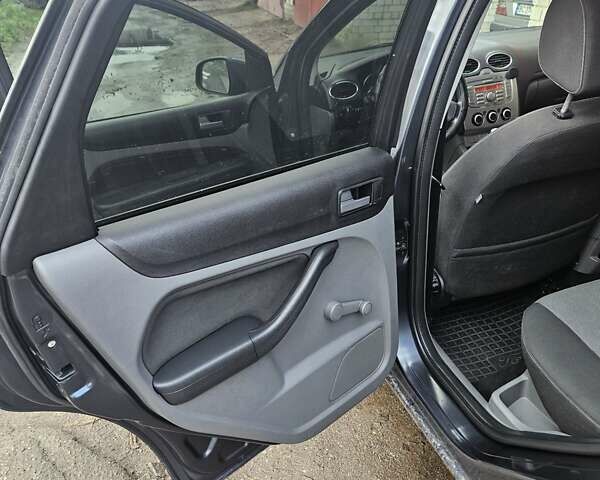 Серый Форд Фокус, объемом двигателя 1.56 л и пробегом 233 тыс. км за 5100 $, фото 13 на Automoto.ua