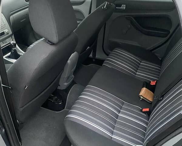 Серый Форд Фокус, объемом двигателя 1.6 л и пробегом 265 тыс. км за 5000 $, фото 3 на Automoto.ua