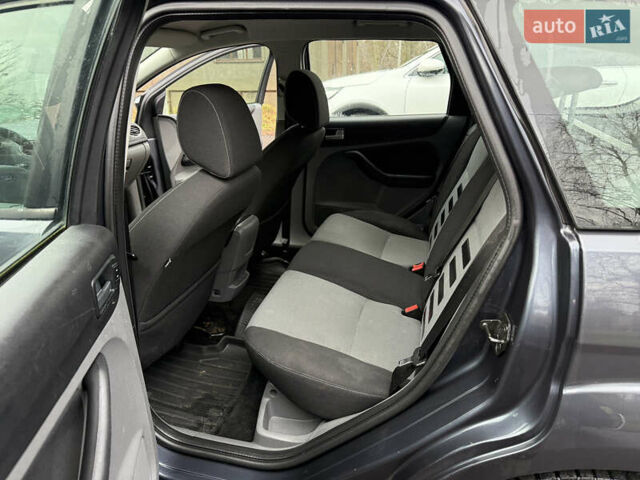 Серый Форд Фокус, объемом двигателя 1.6 л и пробегом 224 тыс. км за 4200 $, фото 26 на Automoto.ua