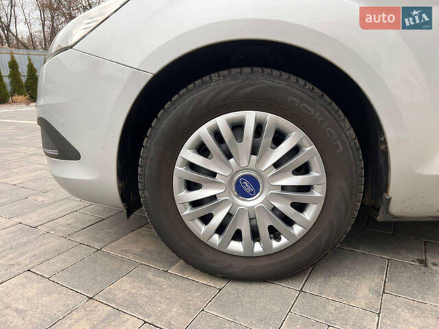 Серый Форд Фокус, объемом двигателя 1.6 л и пробегом 227 тыс. км за 5898 $, фото 8 на Automoto.ua