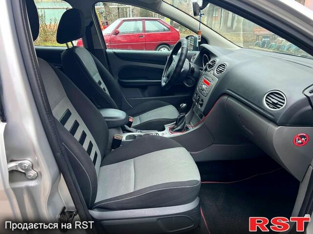 Серый Форд Фокус, объемом двигателя 1.6 л и пробегом 190 тыс. км за 6300 $, фото 6 на Automoto.ua