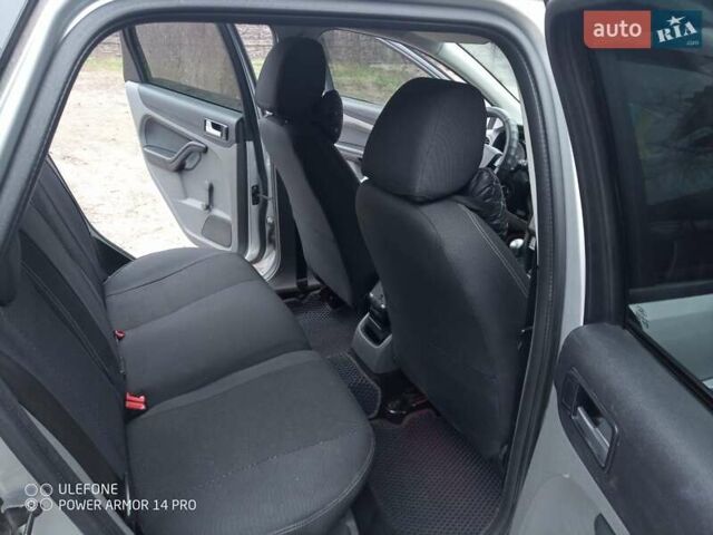 Серый Форд Фокус, объемом двигателя 1.6 л и пробегом 299 тыс. км за 5200 $, фото 8 на Automoto.ua