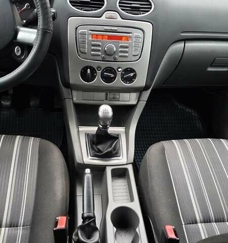 Серый Форд Фокус, объемом двигателя 1.6 л и пробегом 224 тыс. км за 6200 $, фото 14 на Automoto.ua