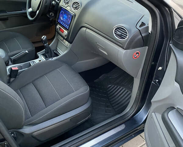 Серый Форд Фокус, объемом двигателя 1.6 л и пробегом 272 тыс. км за 5800 $, фото 18 на Automoto.ua