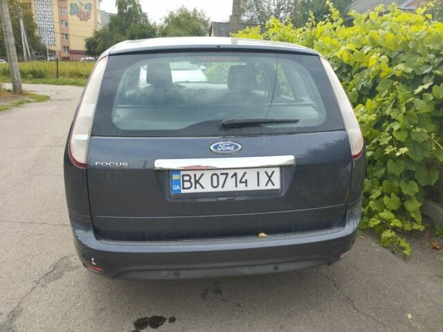 Серый Форд Фокус, объемом двигателя 1.6 л и пробегом 243 тыс. км за 5500 $, фото 7 на Automoto.ua