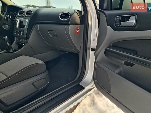 Сірий Форд Фокус, об'ємом двигуна 1.6 л та пробігом 260 тис. км за 6200 $, фото 19 на Automoto.ua