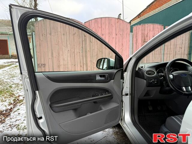 Серый Форд Фокус, объемом двигателя 1.6 л и пробегом 179 тыс. км за 5800 $, фото 7 на Automoto.ua