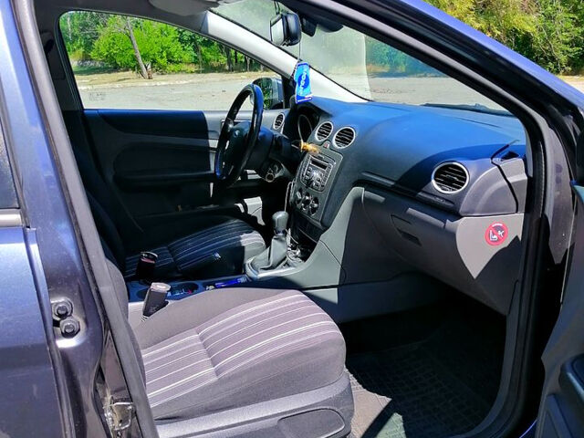 Серый Форд Фокус, объемом двигателя 1.6 л и пробегом 227 тыс. км за 5500 $, фото 6 на Automoto.ua