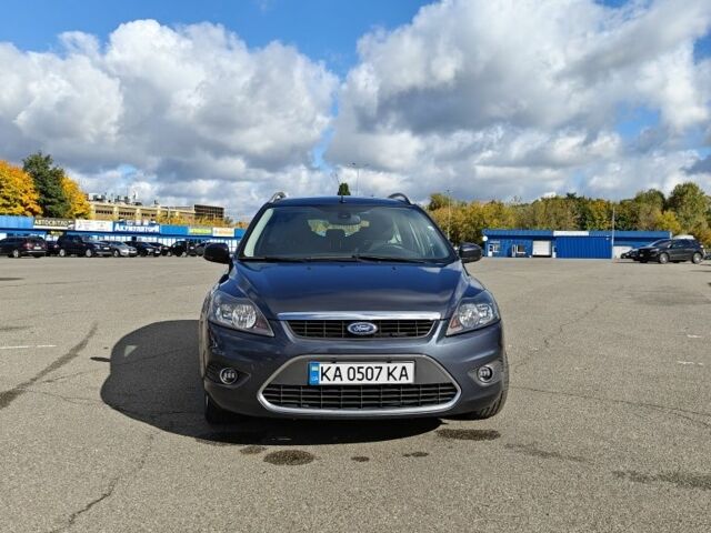 Серый Форд Фокус, объемом двигателя 1.6 л и пробегом 256 тыс. км за 6800 $, фото 1 на Automoto.ua