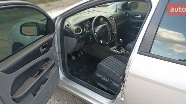 Сірий Форд Фокус, об'ємом двигуна 1.6 л та пробігом 290 тис. км за 5500 $, фото 2 на Automoto.ua