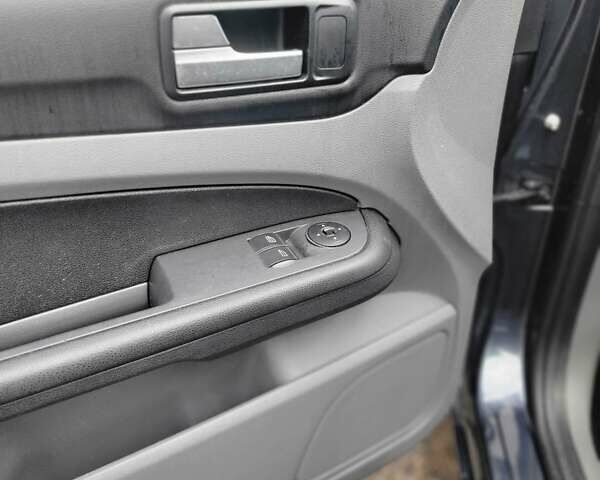 Серый Форд Фокус, объемом двигателя 1.6 л и пробегом 230 тыс. км за 5500 $, фото 11 на Automoto.ua