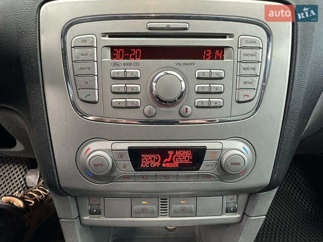 Сірий Форд Фокус, об'ємом двигуна 1.6 л та пробігом 258 тис. км за 5700 $, фото 29 на Automoto.ua