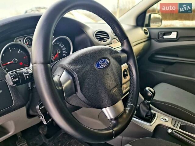 Сірий Форд Фокус, об'ємом двигуна 1.6 л та пробігом 260 тис. км за 6200 $, фото 13 на Automoto.ua