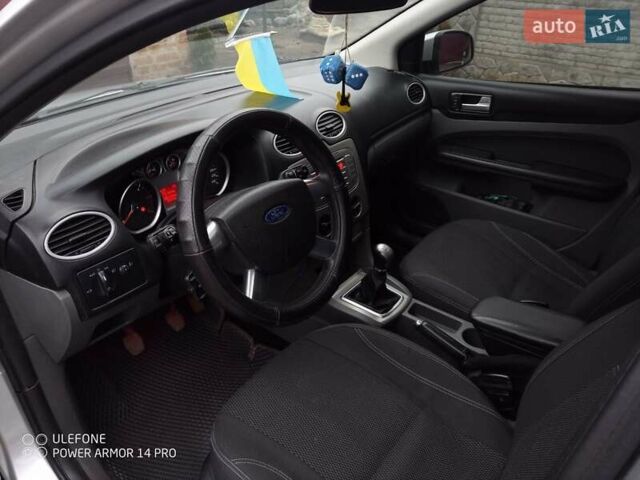 Серый Форд Фокус, объемом двигателя 1.6 л и пробегом 299 тыс. км за 5200 $, фото 6 на Automoto.ua