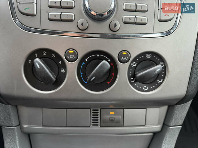 Серый Форд Фокус, объемом двигателя 1.6 л и пробегом 224 тыс. км за 4200 $, фото 34 на Automoto.ua