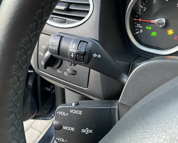 Серый Форд Фокус, объемом двигателя 1.6 л и пробегом 272 тыс. км за 5800 $, фото 26 на Automoto.ua