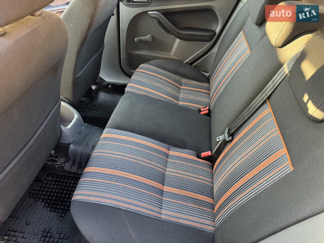 Серый Форд Фокус, объемом двигателя 1.6 л и пробегом 173 тыс. км за 5300 $, фото 12 на Automoto.ua