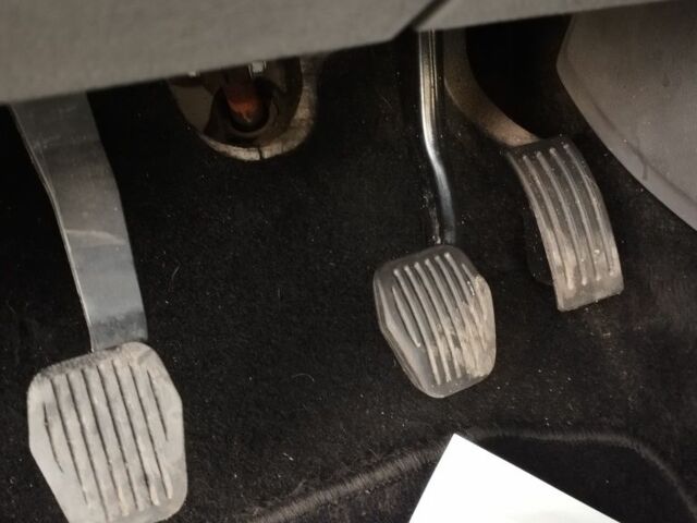 Сірий Форд Фокус, об'ємом двигуна 1.6 л та пробігом 305 тис. км за 4750 $, фото 6 на Automoto.ua