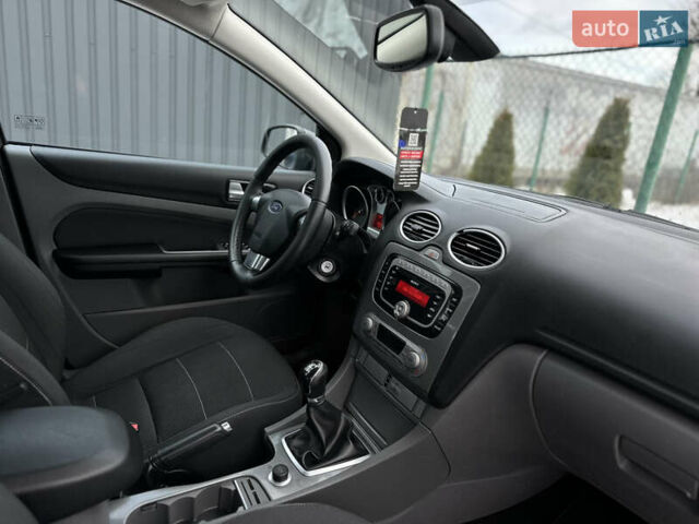 Сірий Форд Фокус, об'ємом двигуна 1.8 л та пробігом 207 тис. км за 6500 $, фото 38 на Automoto.ua