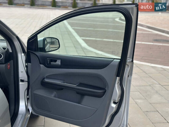 Сірий Форд Фокус, об'ємом двигуна 1.8 л та пробігом 196 тис. км за 6300 $, фото 13 на Automoto.ua