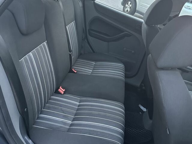 Сірий Форд Фокус, об'ємом двигуна 1.6 л та пробігом 245 тис. км за 4700 $, фото 14 на Automoto.ua