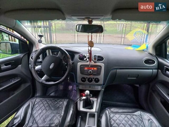 Серый Форд Фокус, объемом двигателя 1.56 л и пробегом 433 тыс. км за 4000 $, фото 3 на Automoto.ua