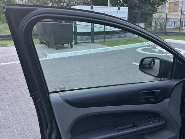 Сірий Форд Фокус, об'ємом двигуна 1.6 л та пробігом 245 тис. км за 4700 $, фото 9 на Automoto.ua