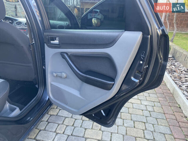 Серый Форд Фокус, объемом двигателя 1.8 л и пробегом 287 тыс. км за 5200 $, фото 25 на Automoto.ua