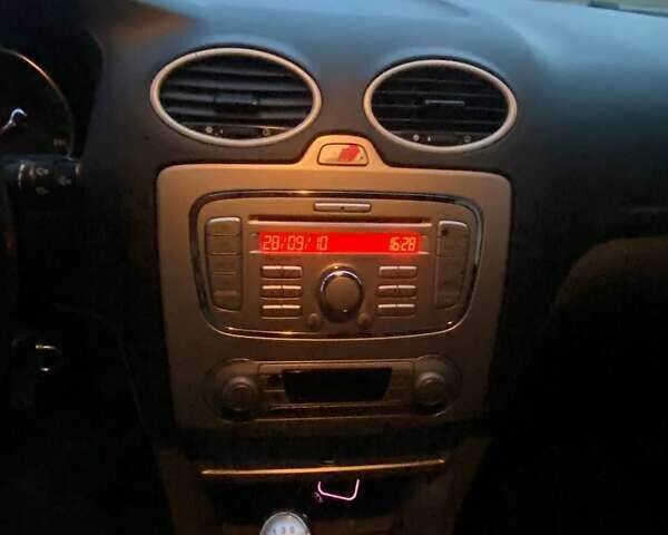 Серый Форд Фокус, объемом двигателя 1.6 л и пробегом 190 тыс. км за 5350 $, фото 10 на Automoto.ua