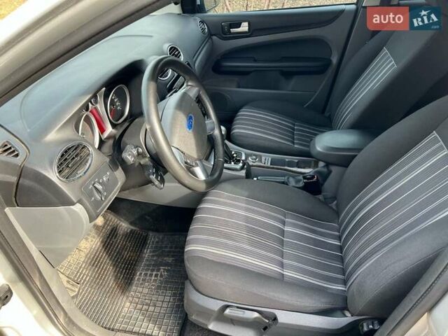 Сірий Форд Фокус, об'ємом двигуна 1.56 л та пробігом 260 тис. км за 6000 $, фото 20 на Automoto.ua