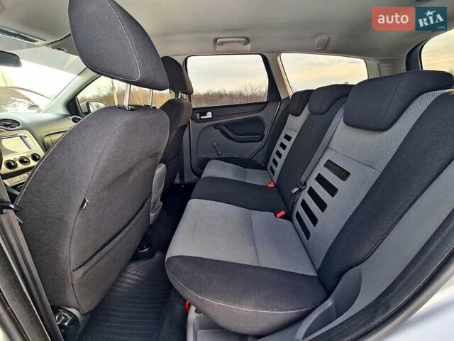 Сірий Форд Фокус, об'ємом двигуна 1.6 л та пробігом 260 тис. км за 6200 $, фото 26 на Automoto.ua