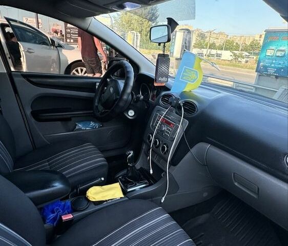 Сірий Форд Фокус, об'ємом двигуна 1.6 л та пробігом 340 тис. км за 5010 $, фото 7 на Automoto.ua