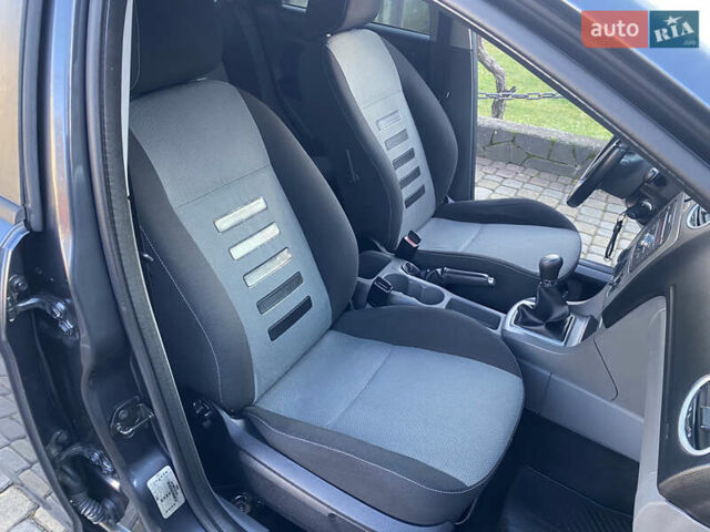 Серый Форд Фокус, объемом двигателя 1.8 л и пробегом 287 тыс. км за 5200 $, фото 40 на Automoto.ua