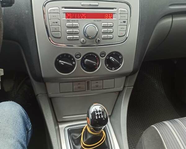 Серый Форд Фокус, объемом двигателя 1.6 л и пробегом 341 тыс. км за 4000 $, фото 12 на Automoto.ua