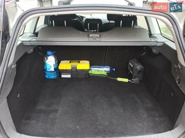 Серый Форд Фокус, объемом двигателя 1.6 л и пробегом 341 тыс. км за 4000 $, фото 11 на Automoto.ua