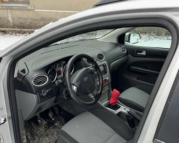 Серый Форд Фокус, объемом двигателя 1.8 л и пробегом 230 тыс. км за 4700 $, фото 3 на Automoto.ua