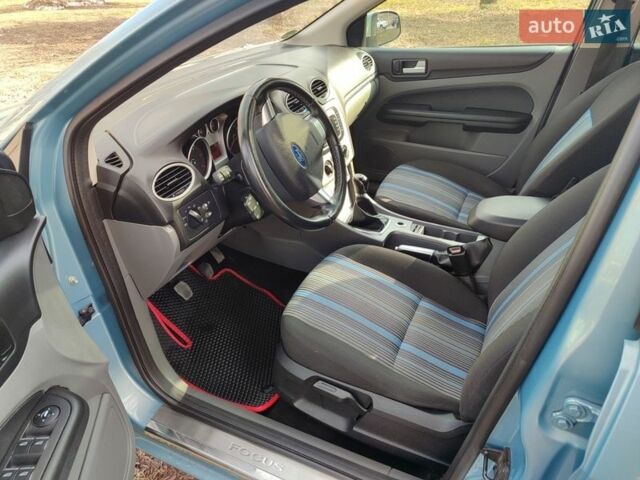 Серый Форд Фокус, объемом двигателя 1.56 л и пробегом 255 тыс. км за 5250 $, фото 5 на Automoto.ua