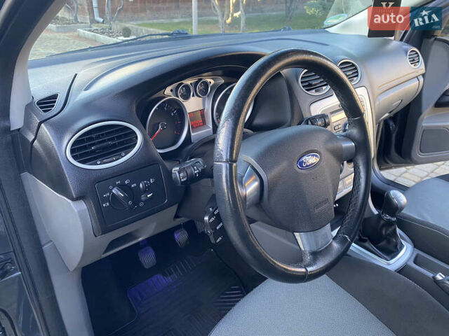 Серый Форд Фокус, объемом двигателя 1.8 л и пробегом 287 тыс. км за 5200 $, фото 17 на Automoto.ua