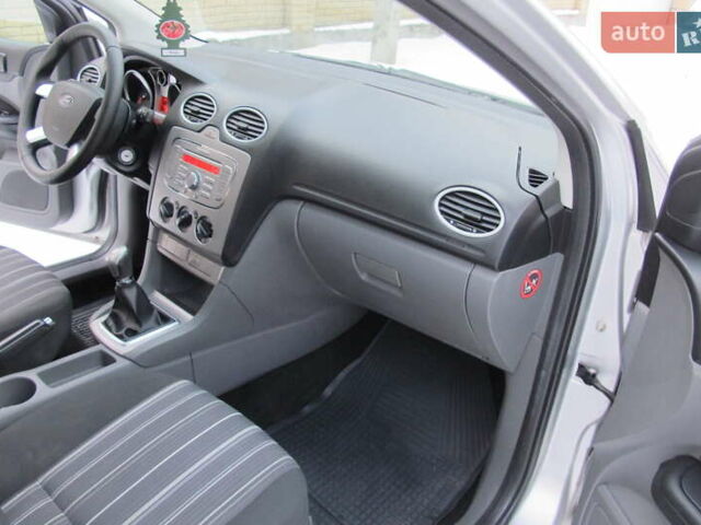 Сірий Форд Фокус, об'ємом двигуна 1.6 л та пробігом 191 тис. км за 6200 $, фото 12 на Automoto.ua