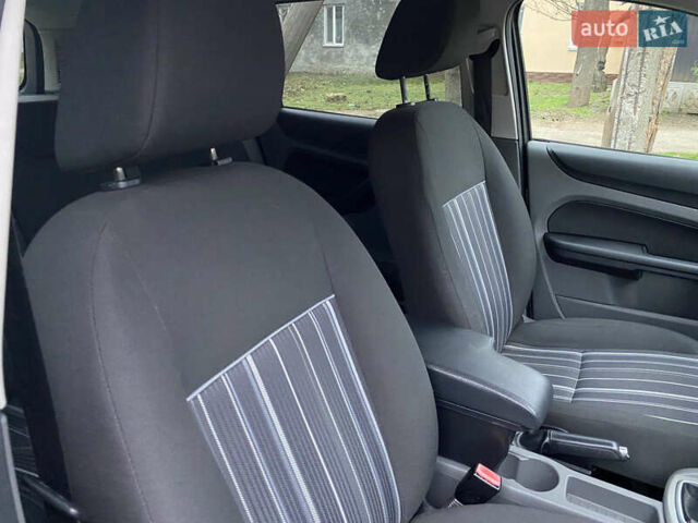 Сірий Форд Фокус, об'ємом двигуна 1.6 л та пробігом 197 тис. км за 6100 $, фото 13 на Automoto.ua