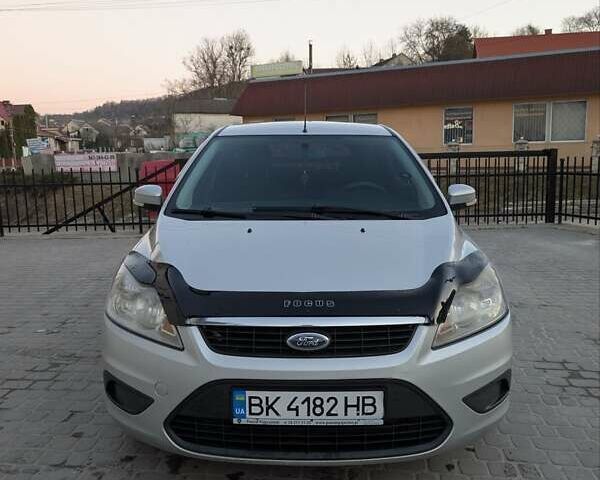 Серый Форд Фокус, объемом двигателя 1.56 л и пробегом 401 тыс. км за 3999 $, фото 1 на Automoto.ua