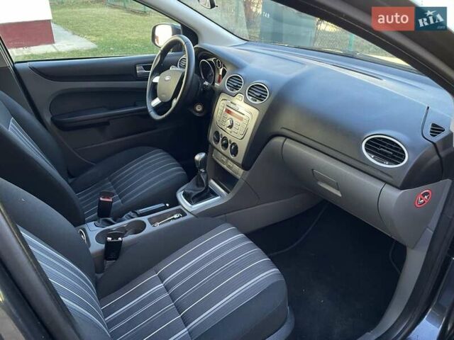 Серый Форд Фокус, объемом двигателя 1.6 л и пробегом 234 тыс. км за 5500 $, фото 14 на Automoto.ua