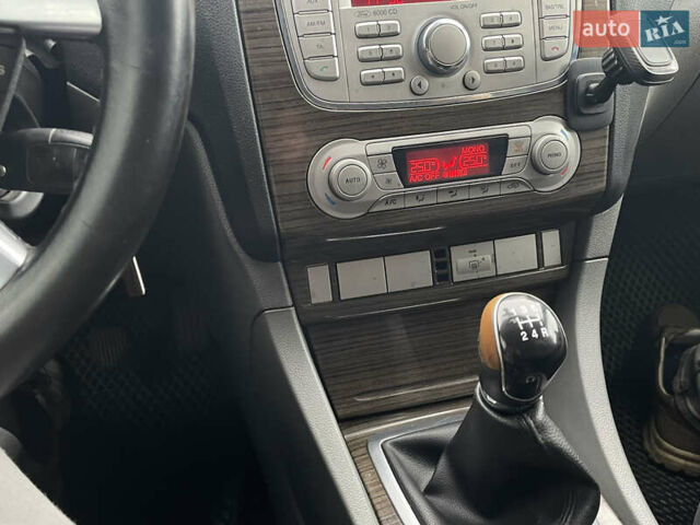 Серый Форд Фокус, объемом двигателя 1.8 л и пробегом 287 тыс. км за 4999 $, фото 16 на Automoto.ua