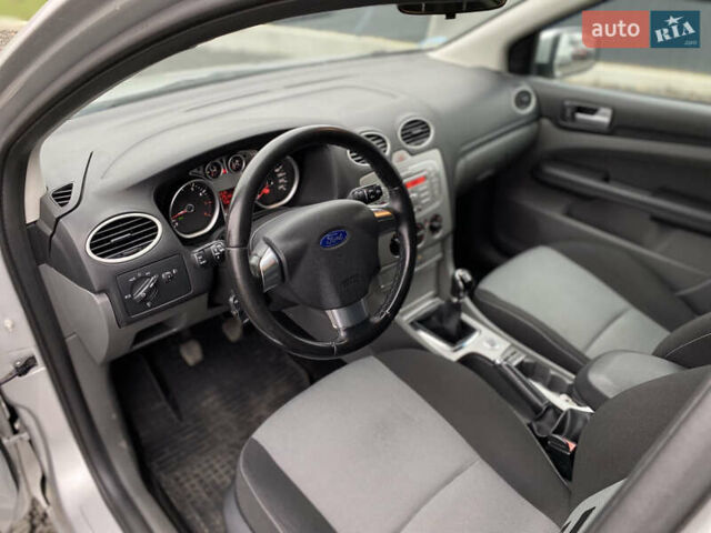 Серый Форд Фокус, объемом двигателя 1.6 л и пробегом 174 тыс. км за 4599 $, фото 32 на Automoto.ua