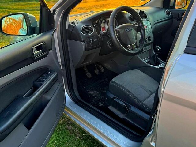 Серый Форд Фокус, объемом двигателя 1.6 л и пробегом 310 тыс. км за 4400 $, фото 3 на Automoto.ua