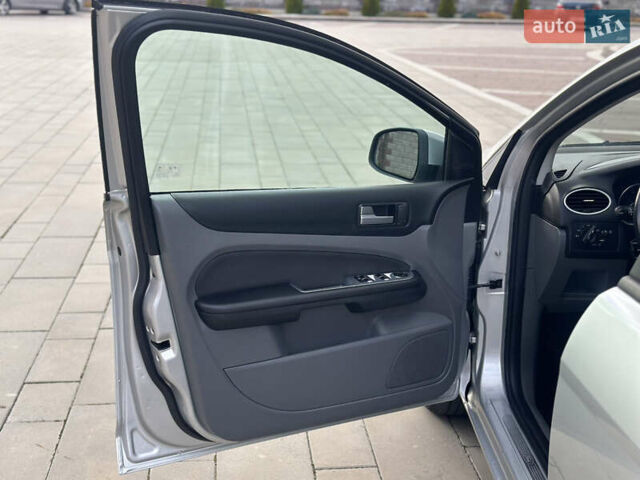 Сірий Форд Фокус, об'ємом двигуна 1.8 л та пробігом 196 тис. км за 6300 $, фото 11 на Automoto.ua