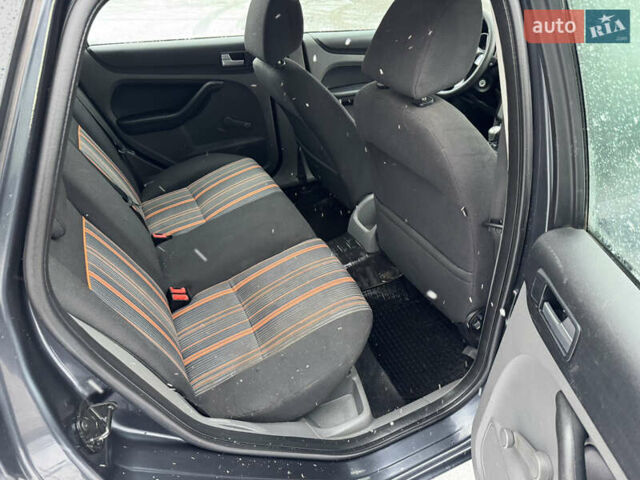 Серый Форд Фокус, объемом двигателя 1.6 л и пробегом 175 тыс. км за 4750 $, фото 25 на Automoto.ua