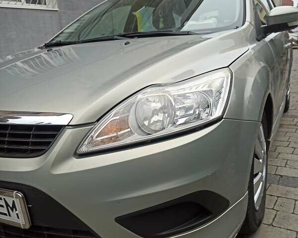 Серый Форд Фокус, объемом двигателя 1.6 л и пробегом 341 тыс. км за 4000 $, фото 3 на Automoto.ua