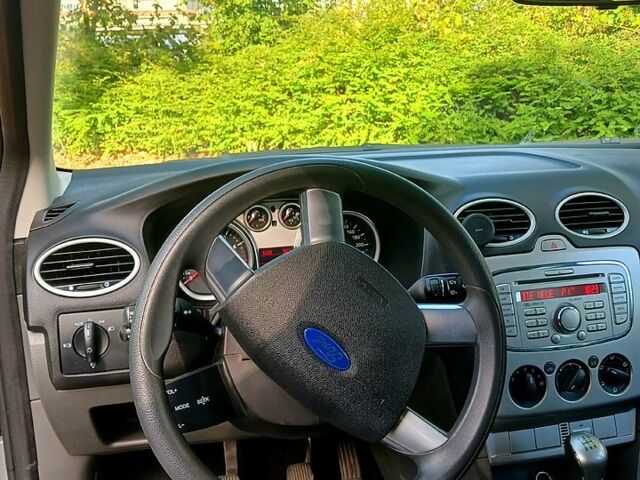 Серый Форд Фокус, объемом двигателя 1.4 л и пробегом 106 тыс. км за 6500 $, фото 5 на Automoto.ua