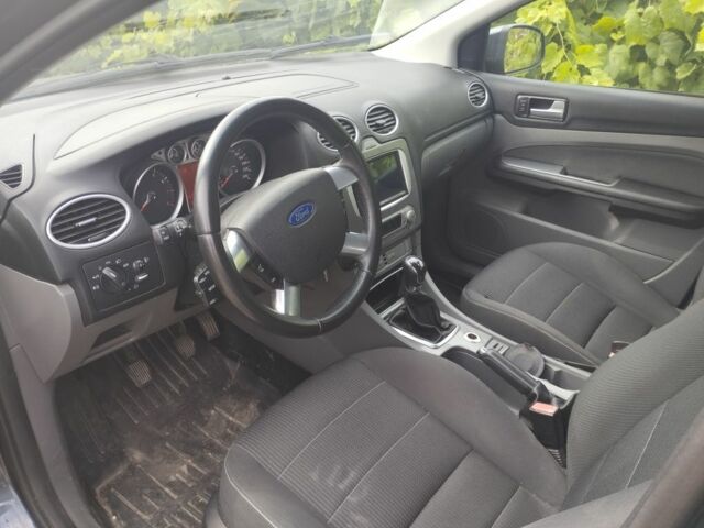 Серый Форд Фокус, объемом двигателя 1.6 л и пробегом 243 тыс. км за 5500 $, фото 3 на Automoto.ua